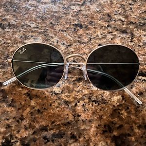 Black Raybans- men or women